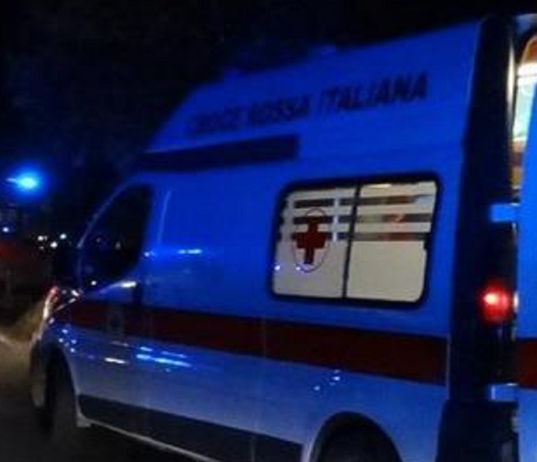 Vigasio (Verona): Marco Agnello corre in auto, finisce contro una casa, si ribalta e muore