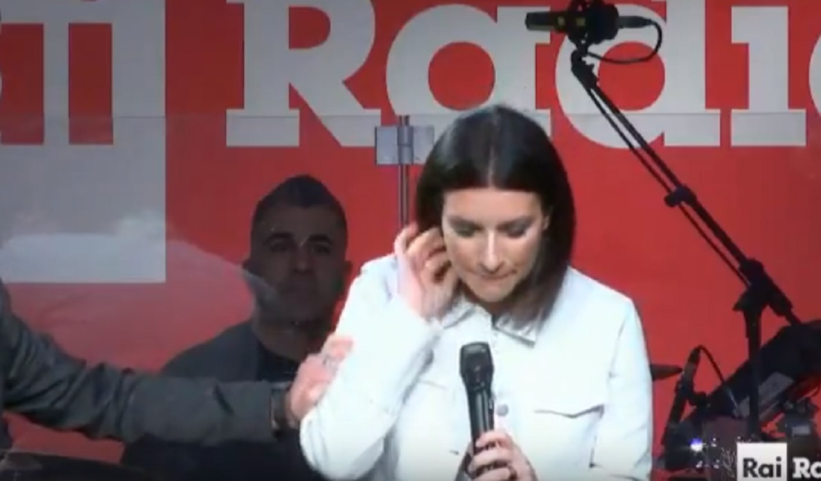 Laura Pausini piange ricordando Fabrizio Frizzi