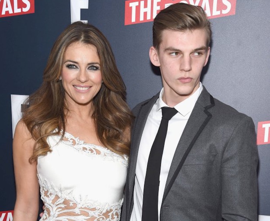 Elizabeth Hurley, il nipote Miles accoltellato a Londra: è grave