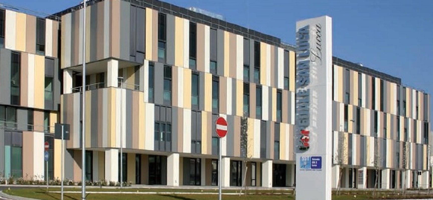 Va in ospedale a Lucca per essere operato, aspetta sei ore e viene rimandato a casa