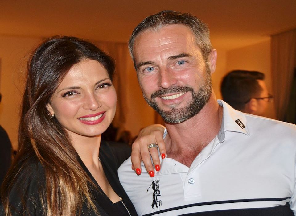 Isola dei Famosi, sorpresa per Alessia Mancini: arriva il marito Flavio Montrucchio. Baci appassionati in mare