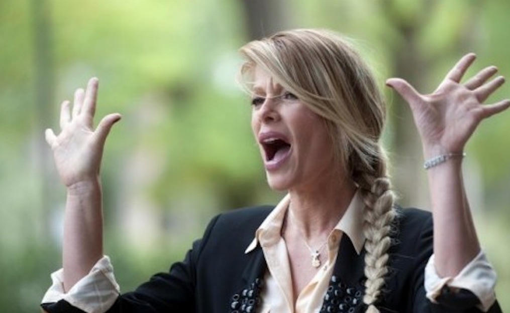 Isola dei Famosi, Alessia Marcuzzi sbotta contro Eva Henger: "Basta! Sei fuori di testa"