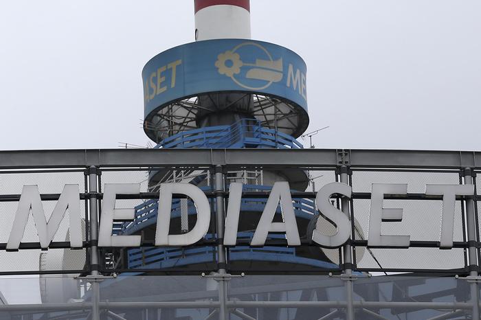 Accordo storico tra Sky e Mediaset sui pacchetti