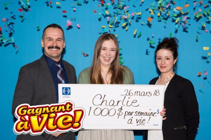 Studentessa 18enne canadese vince mille dollari a settimana a vita alla lotteria