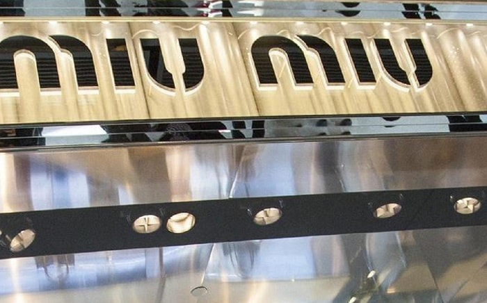 Milano, furto nel negozio Miu Miu nel Quadrilatero della moda: bottino da 160mila euro
