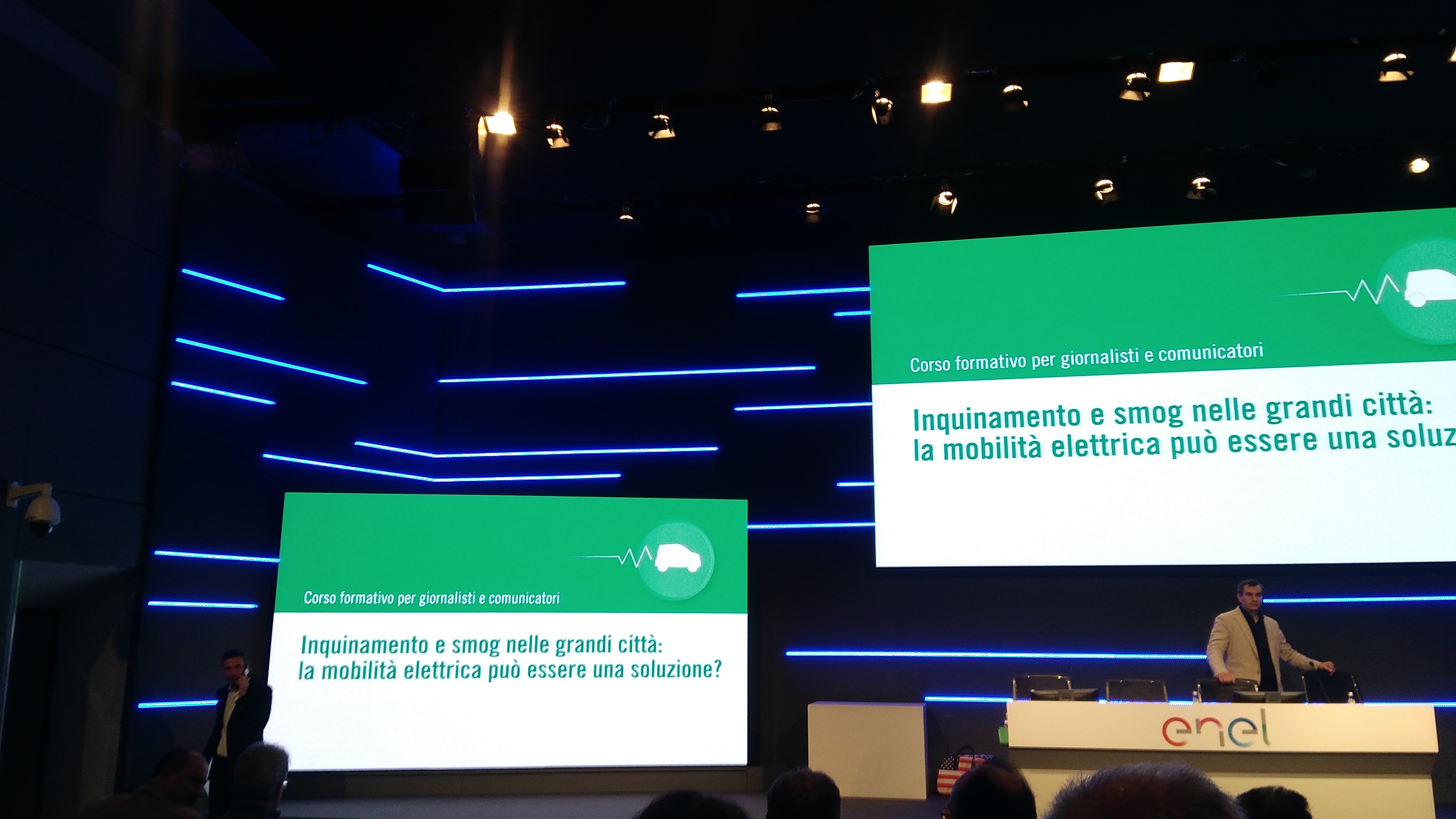 Mobilità elettrica come soluzione allo smog nelle grandi città: l'impegno di Enel