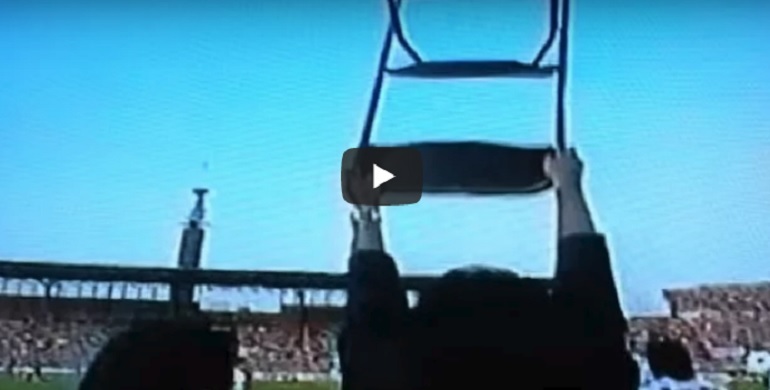 YOUTUBE Ajax-Torino, quando Mondonico alzò la sedia per un rigore non dato in finale di Coppa Uefa