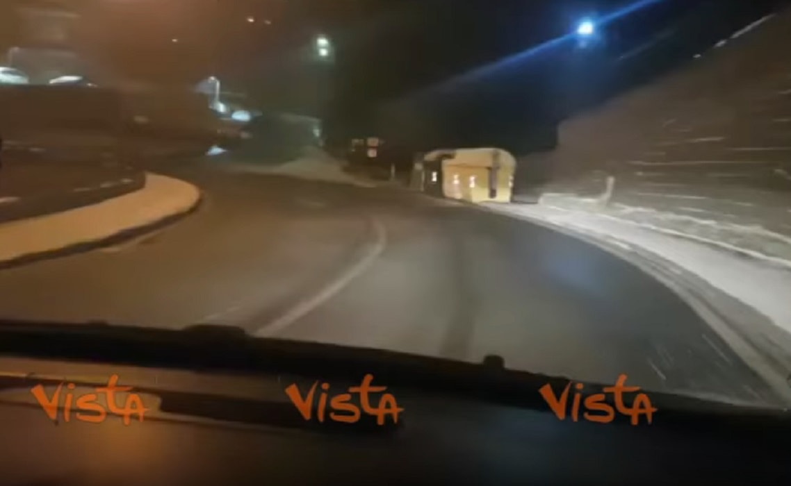 Genova e l'entroterra imbiancati dalla neve: Burian colpisce la Liguria