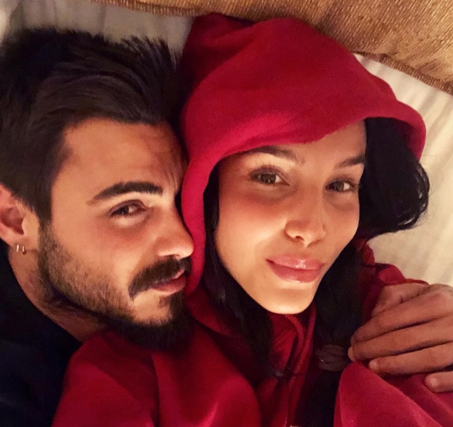 La dedica di Francesco Monte a Paola Di Benedetto: "Sei roba mia"