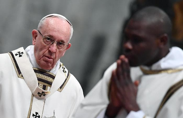 Papa Francesco ha annunciato ai detenuti di Regina Coeli che si dovrà operare alla cataratta