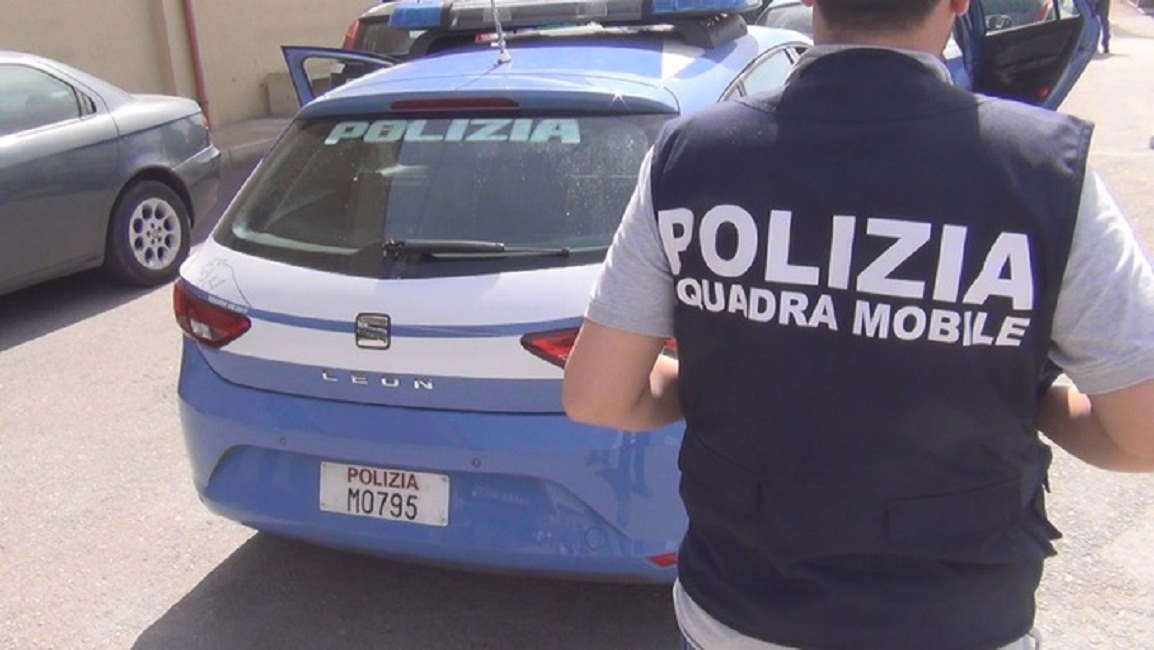 YOUTUBE Forlì, calci pugni e sputi a 17enne sul bus: identificata baby gang