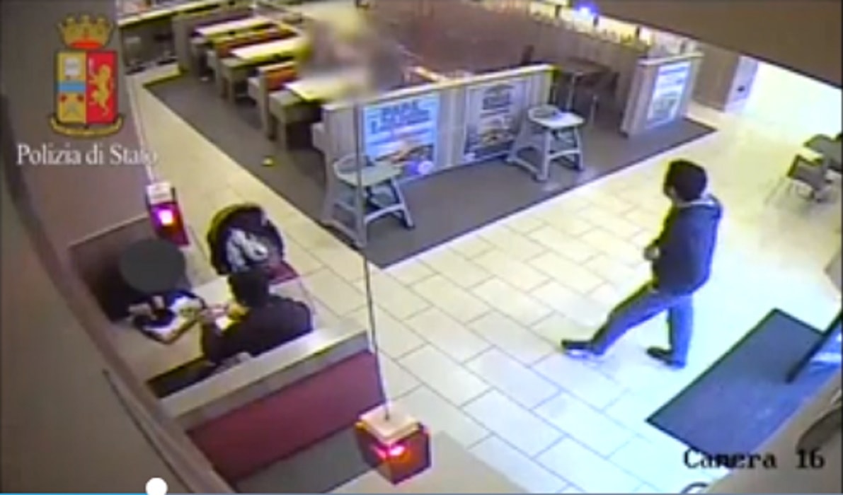 Il presunto stupratore seriale di ragazzine: il VIDEO che lo incastra