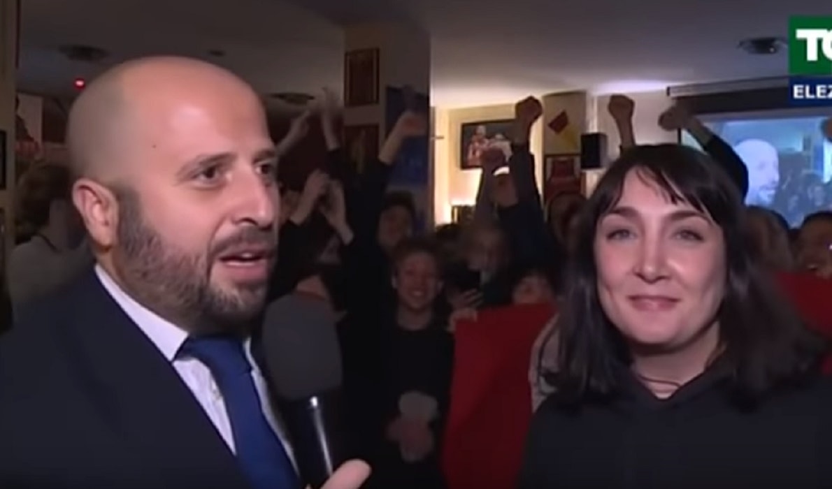 Potere al Popolo festeggia. In collegamento con Mentana spiegano: "Abbiamo bevuto troppo"