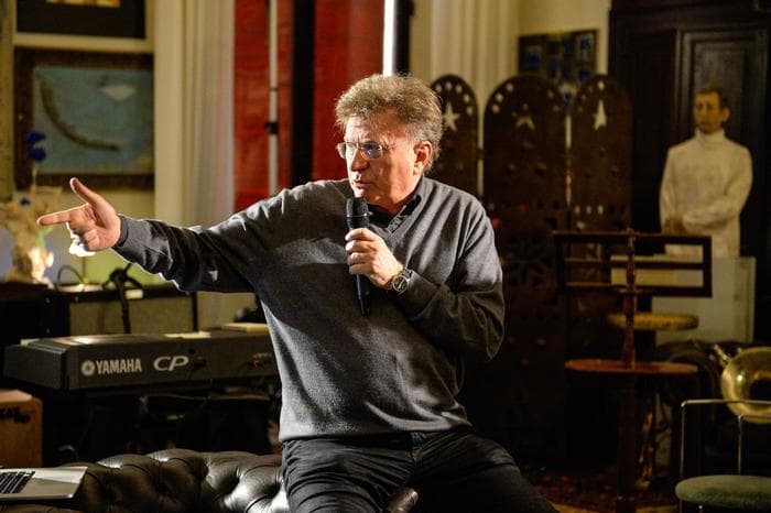 Red Ronnie disse su Facebook: Burioni vaccina per soldi. Ne risponderà in Tribunale