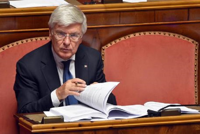 Paolo Romani, il peculato: il telefonino pubblico alla figlia che dagli Usa spese 12mila euro