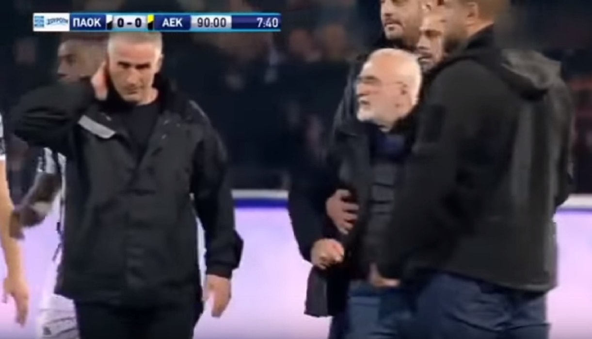 Follia in campo: patron protesta in campo e minaccia arbitro con...