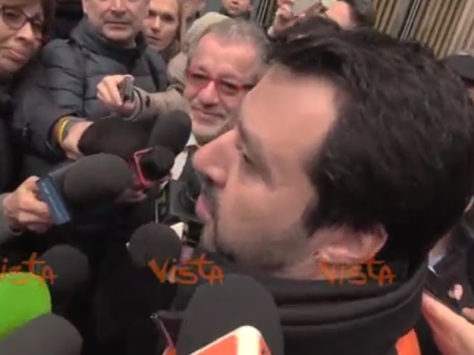 Salvini: "Renzi è a sciare. Non vorrei disturbarlo ora che ha tanto tempo libero"