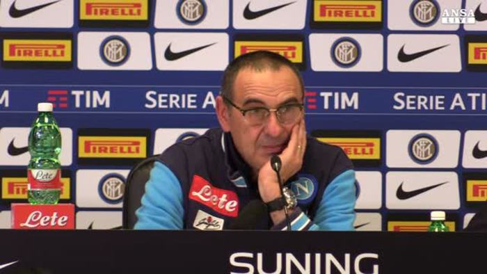 Maurizio Sarri, la giornalista carina e il vaffa. Il peggio: le tristi e servili risatine dei giornalisti