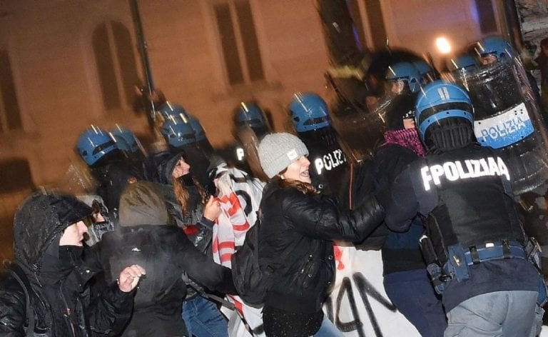 Blitz della polizia per gli scontri a Torino contro CasaPound