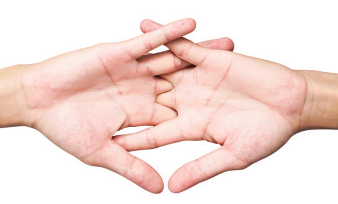 Dita, scrocchiarle non fa male