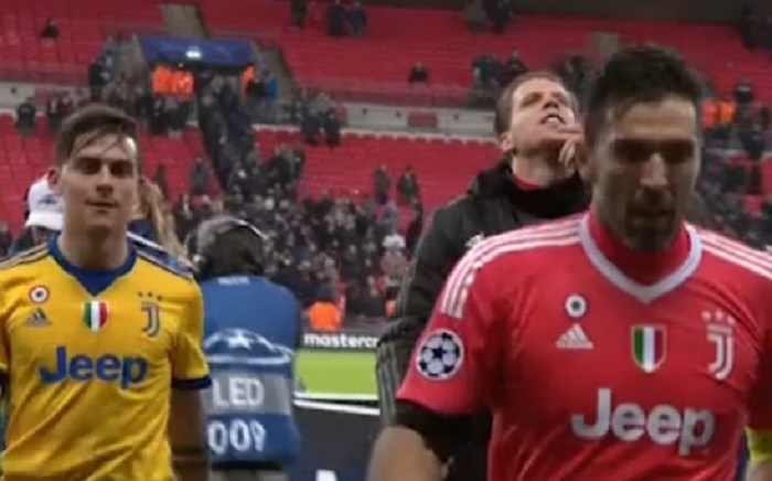 Szczesny (ex Arsenal) e il gesto contro i tifosi del Tottenham FOTO