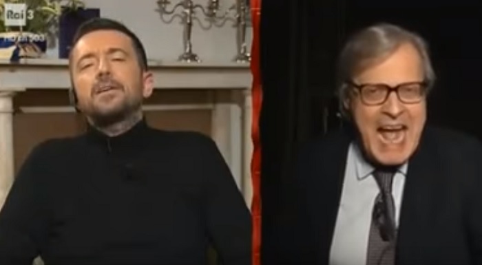 YOUTUBE Vittorio Sgarbi insulta Andrea Scanzi in diretta: "Sei una p..."