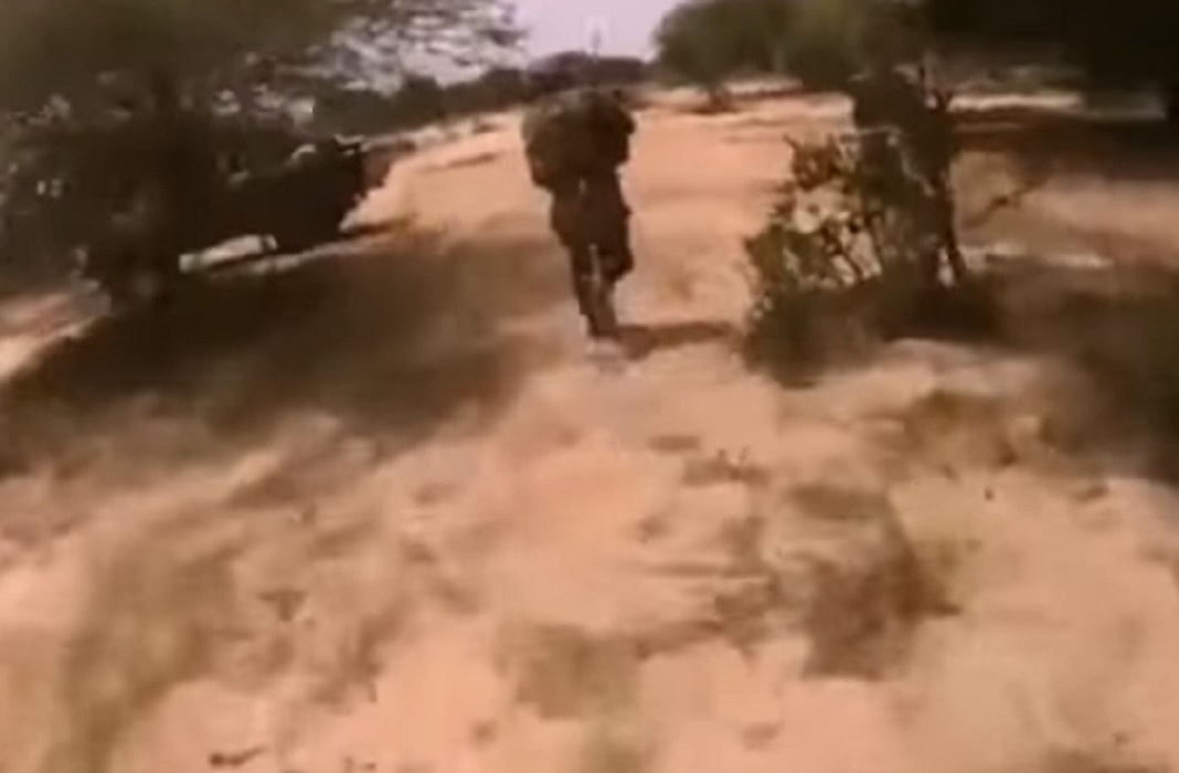 Isis, in un VIDEO il colpo di grazia a soldato Usa in Niger