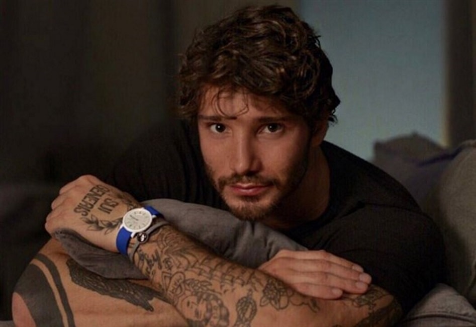 Stefano De Martino e la rivelazione in diretta tv