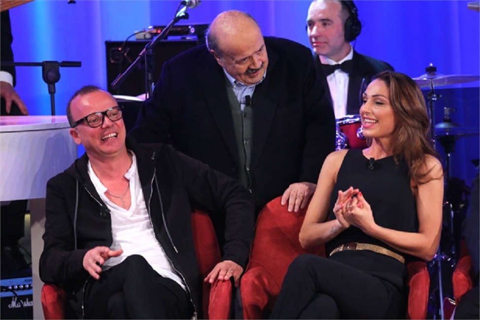 Anna Tatangelo e Gigi D'Alessio si parlano in pubblico da Maurizio Costanzo: "Sarai sempre l'uomo più importante"