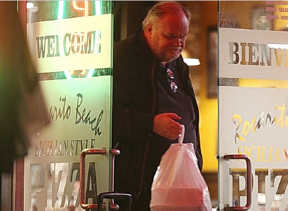 Meghan Markle, il padre in sovrappeso: FOTO nel take away italiano