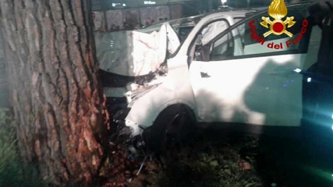 Incidente Tor Bella Monaca, Matteo Berlenghini muore a 20 anni. Grave la ragazza che era con lui