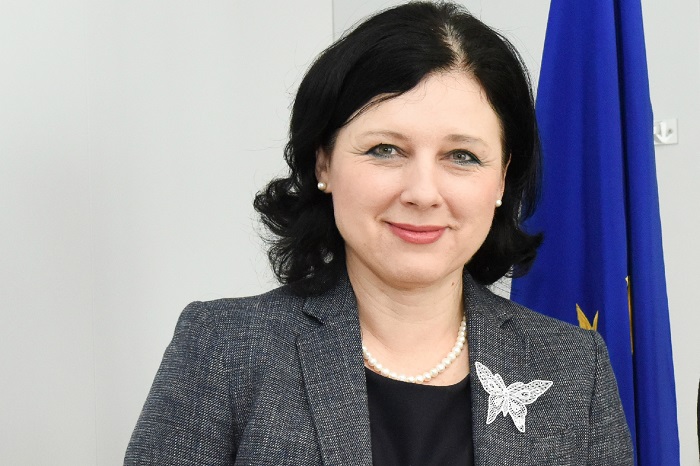 Elezioni. Tweet di Salvini contestato. Commissaria Ue alla Giustizia dice...Ma può?