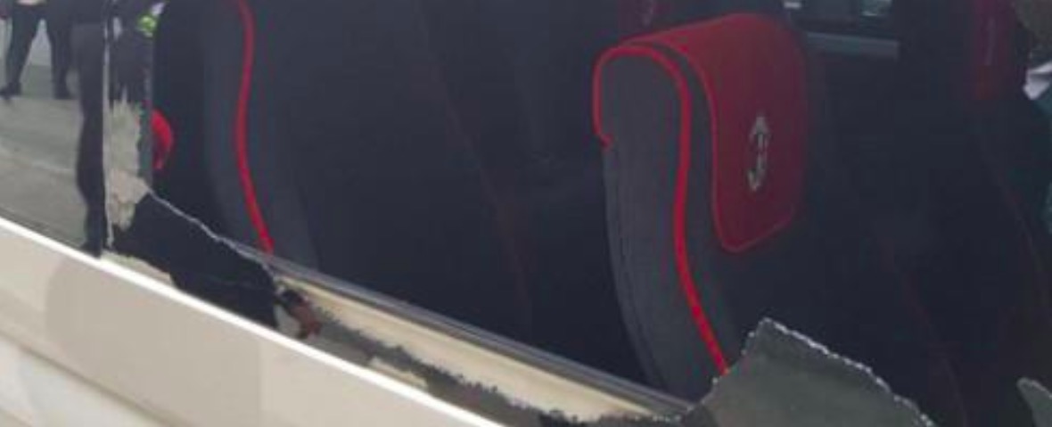 Video, Juventus-Milan: pullman dello staff rossonero colpito da una sprangata