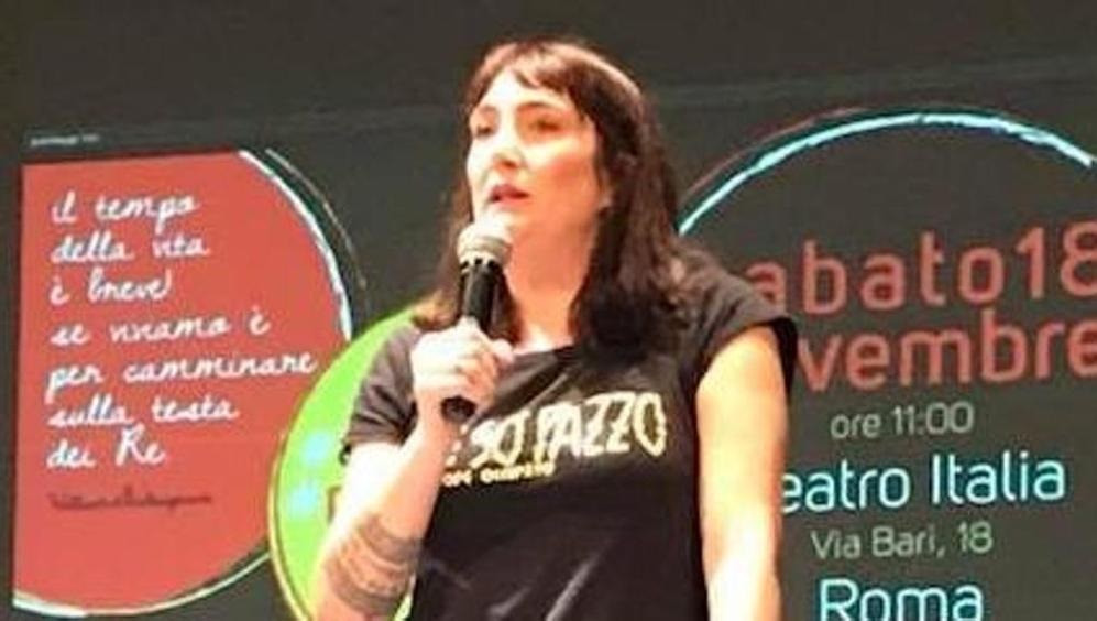 Partiti politici come smartphone: rapida obsolescenza, dietro M5s incalza...Potere al Popolo. Nella foto Viola Carofalo, napoletana e leader di Potere al Popolo
