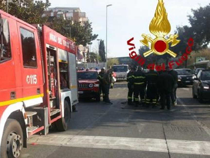 Voragine in via Newton a Roma: la messa in sicurezza