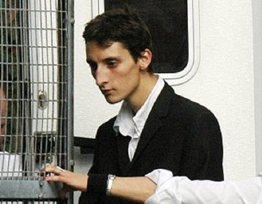 Drogato e schizofrenico, uccise una stilista: ora è in libera uscita e si veste da donna