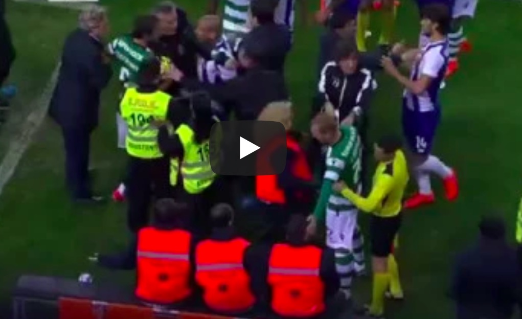 YOUTUBE Porto-Sporting, rissa Fabio Coentrao-barellieri: VAR ha deciso così