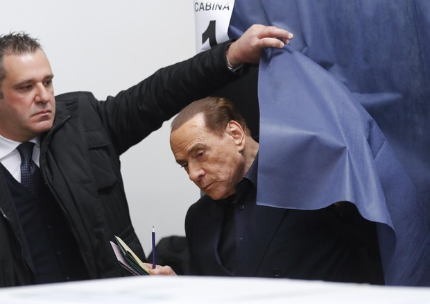 "Ultim'ora: Berlusconi in galera, abbiamo dato le prove ai magistrati"