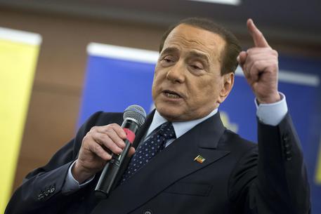 berlusconi m5s hitler