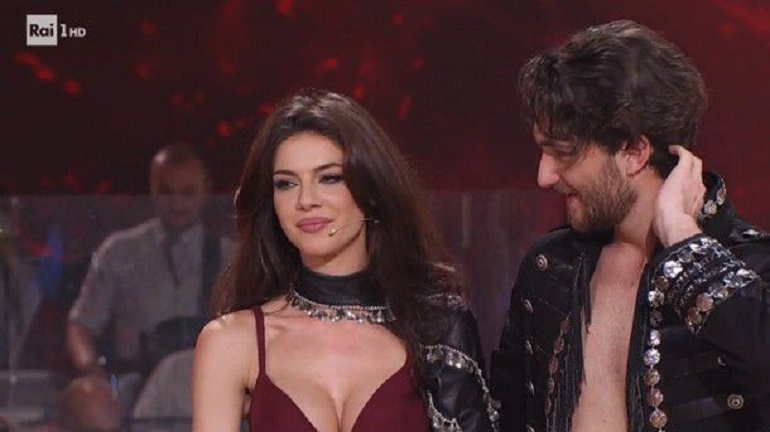 Ballando con le Stelle, il bacio tra Cristina Ich e Luca Favilla