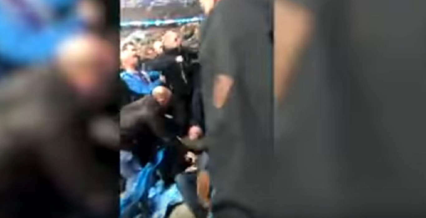 Liverpool Manchester City rissa sugli spalti