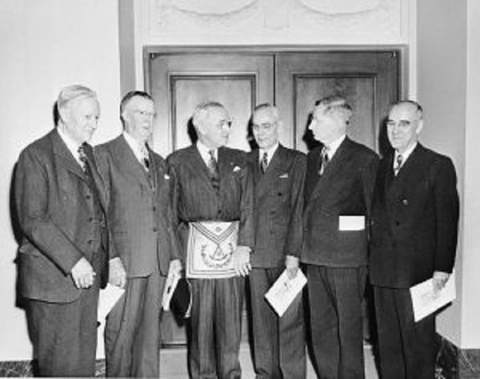 Massoneria a convegno a Rimini. Rapporto del 1945: "Perseguitati da nazi e fascisti". Oggi...