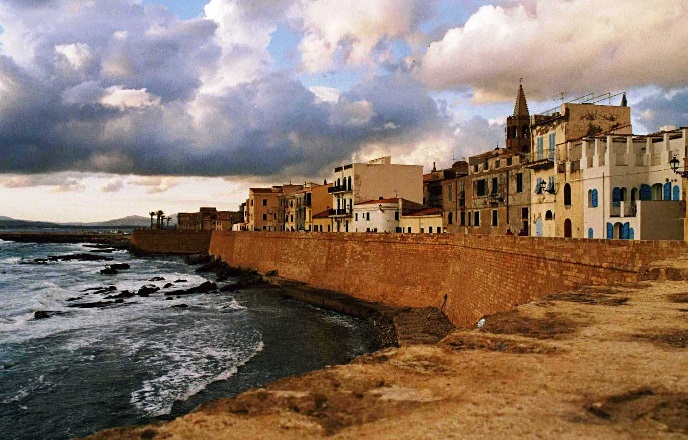 Alghero, bimba di 4 anni nella notte apre la porta e esce di casa: ritrovata mentre vagava da sola