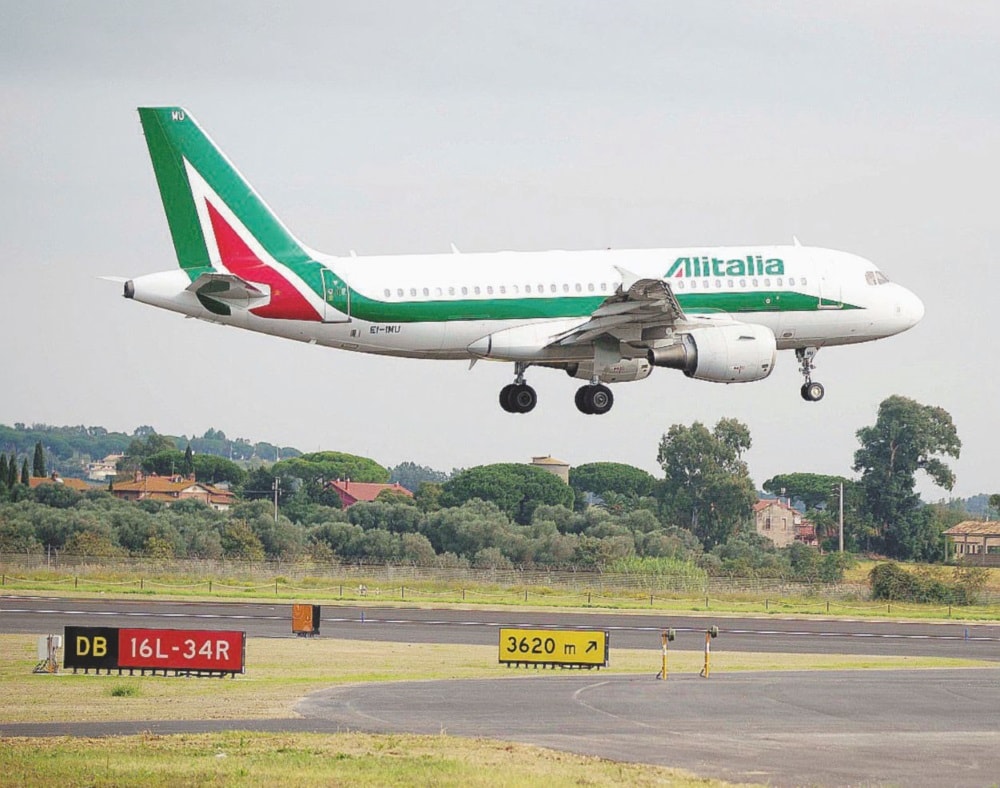Alitalia, indagine Ue sul prestito ponte da 900 mln concesso dal Governo: "Aiuto di Stato"