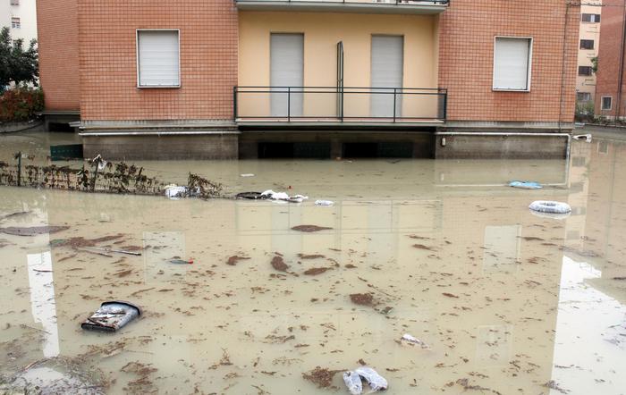 Federico Pizzarotti, sindaco di Parma, indagato per l'alluvione del torrente Baganza