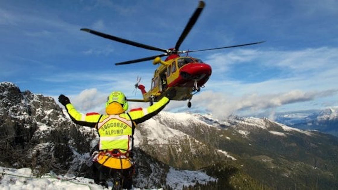 Svizzera, gruppo di 14 alpinisti bloccati da tempesta: 4 morti e 5 feriti gravi dopo una notte al gelo