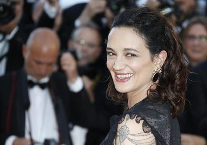 Asia Argento a Matteo Salvini: "Sei una m...". Lui: "Kompagna"