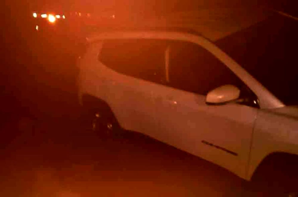 Castel Volturno: finisce con il Suv in mare (con moglie e figli piccoli) per fare lo spaccone in spiaggia