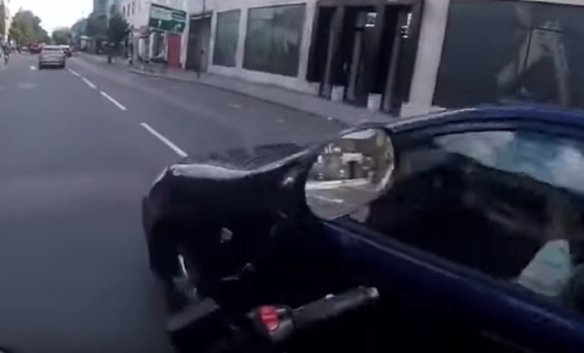 Londra, rissa motociclista automobilista