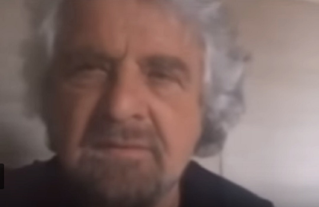 beppe Grillo sfotte i romanisti